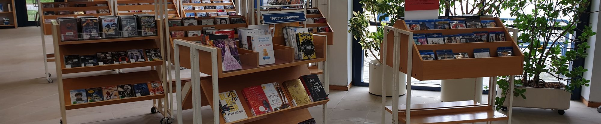 Neuerwerbungsregal der Stadtbibliothek in Lebenstedt