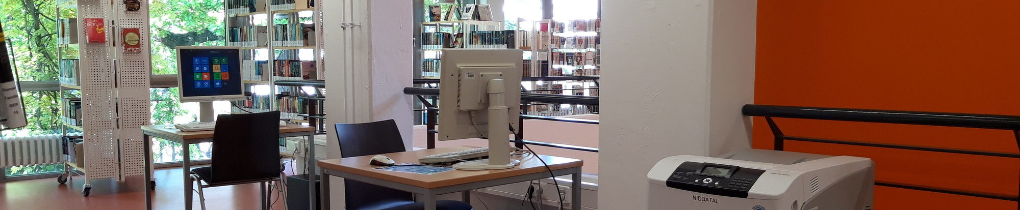 Multifunktionale Arbeitsplätze der Stadtbibliothek in Bad