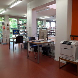 Multifunktionale Arbeitsplätze der Stadtbibliothek in Bad