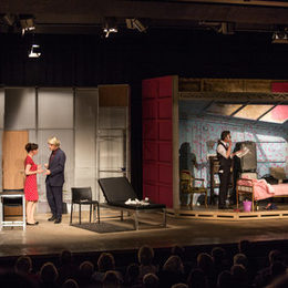 Theaterstück auf der Bühne der Aula des Gymnasiums Salzgitter-Bad