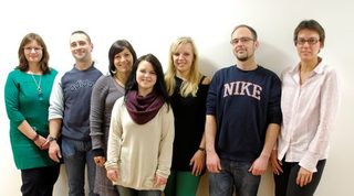 Das neue Kita-Team freut sich auf den Start (von links): Ingrid Klipp (Einrichtungsleiterin), Dennis Teuschel (Erzieher Kindergarten), Melanie Kohlrusch (Erzieherin Krippe), Jasmin Genglas (Erzieherin Krippe), Nina Walther (Erzieherin Krippe), Ronny Fiegen (Erzieher Kindergarten) und Samantha Brinkwirth (Fachbereichsleiterin Soziale Dienste bei den Johannitern). Foto: Johanniter