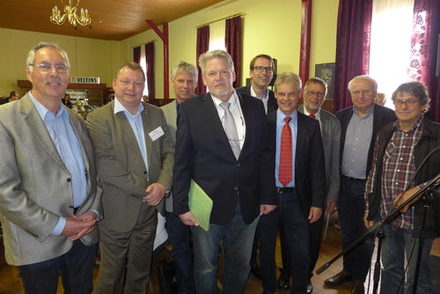 Die Podiumsteilnehmer von links: Hermann Fleischer (Die Linke), Wolfram Skorczyk (Stadt Salzgitter), Thomas Müller (Ingenieurbüro Schubert), Bernd Mühlnickel (Landesbehörde Straßenbau u. Verkehr), Stadtrat Michael Tacke (Stadt Salzgitter), Oberbürgermeister Frank Klingebiel, Ulrich Leidecker (SPD), Rolf Stratmann (CDU), Wolfgang Rosenthal (Bündnis 90/Die Grünen)