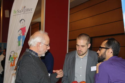 Der Stand der Stadt Salzgitter mit Sami Alhussein, Hamedi Alwais (Erster und Zweiter von links), Ali Savas (Fünfter von links) und Kevin Anton (Zweiter von rechts) war gut besucht.