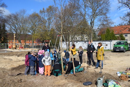 Die Kinder freuen sich über die neuen