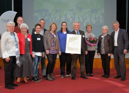 Foto (von links nach rechts): Christel Löscher, Rainer Wolf, Hella Matzat, Marion Krause, Stephan Kneifel, Monika Winter, Sabine Ostermann, Christoph Olbrich, Rosemarie Olbrich, Ingrid Schärling und Oberbürgermeister Frank Klingebiel.