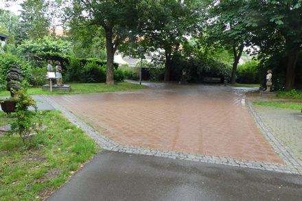 Begehbar bleibt während der gesamten Zeit der bereits ausgebaute Abschnitt der Seewegachse von der Kattowitzer Straße in Richtung Stadtbibliothek / Rathaus bis zur Kita Wilhelm-Kunze-Ring. Der Durchgang zur Goethestraße vom Platz der Skulpturen ist ebenfalls möglich.