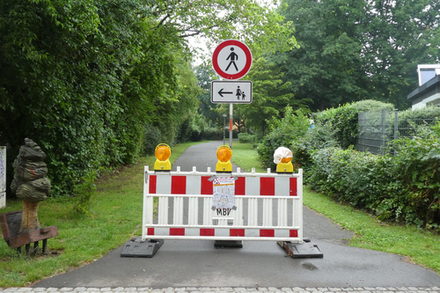 Die Seewegachse in Richtung Neißestraße ist gesperrt. Die Umleitung ist ausgeschildert.