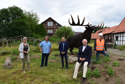 Sie haben dafür gesorgt, das der Riesenhirsch eine weitere Attraktion des Eiszeitgartens ist.