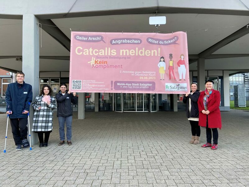 Gleichstellungsbeauftragte Simone Semmler (rechts) und die Jugendparlamentarier/innen