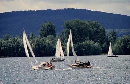 Segelboote auf dem Salzgittersee.