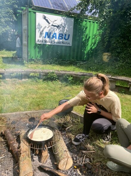 In der Wildnis kochen und überleben: Das lernten die Teilnehmenden beim NABU.