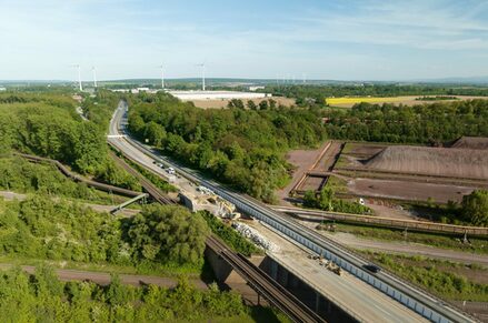 Luftbild der abgebrochenen Brücke