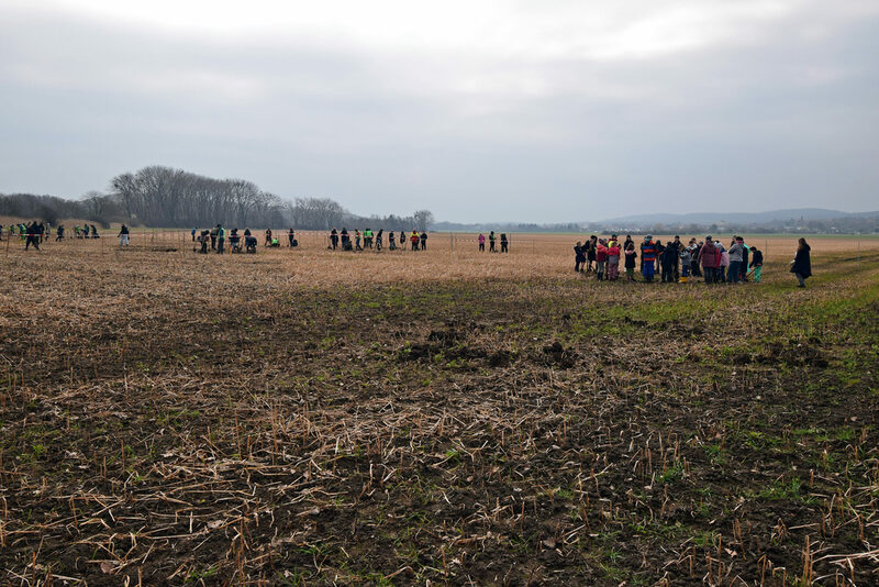 Die Realschule Gebhardshagen engagiert sich mit einem Schulwald aktiv für die Natur. Das knapp ein Hektar große Grundstück wird von der Stadt Salzgitter gepachtet und befindet sich zwischen Gebhardshagen und Salder direkt an der Fuhse. Bei der Einweihung feierten alle Beteiligten das neue Projekt „Schülwälder gegen Klimawandel“.