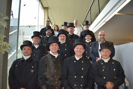 Gruppenbild mit Schornsteinfegern und Vertetern der Stadt Salzgitter.