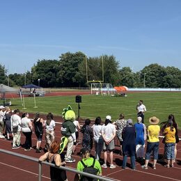 Trotz Hitze mit Temperaturen um die 33 Grad: Rund 250 Besucherinnen und Besucher wurden bei der von den neun Familienzentren der Stadt Salzgitter organisierten Familienolympiade aktiv!