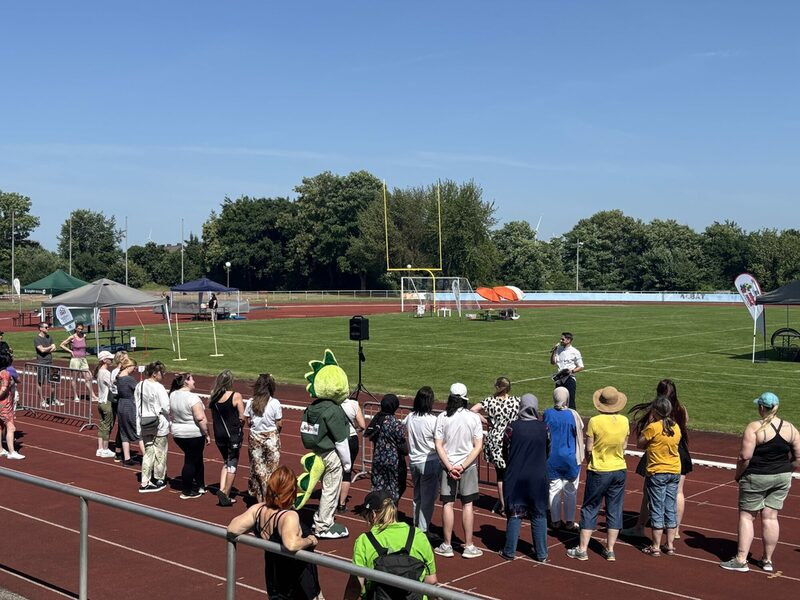 Trotz Hitze mit Temperaturen um die 33 Grad: Rund 250 Besucherinnen und Besucher wurden bei der von den neun Familienzentren der Stadt Salzgitter organisierten Familienolympiade aktiv!