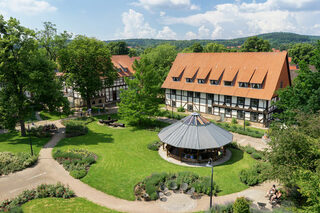 Bildes des Rosengartens in Salzgitter-Bad mit Gradierwerk